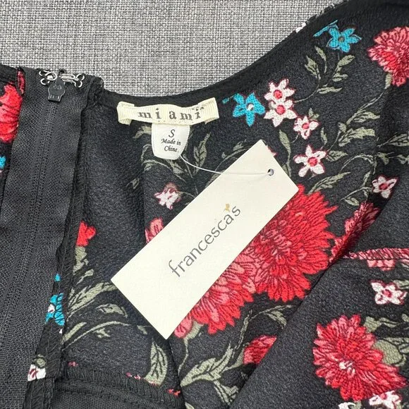 NEW! Miami By Francesca's Romper Small Floral V-Neck Black Red Figure Flattering - Picture 2 of 16